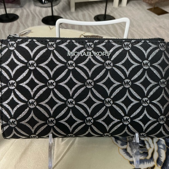 Michael Kors Jet Set Travel Slim Wallet - Black and Silver - Picture 1 of 12